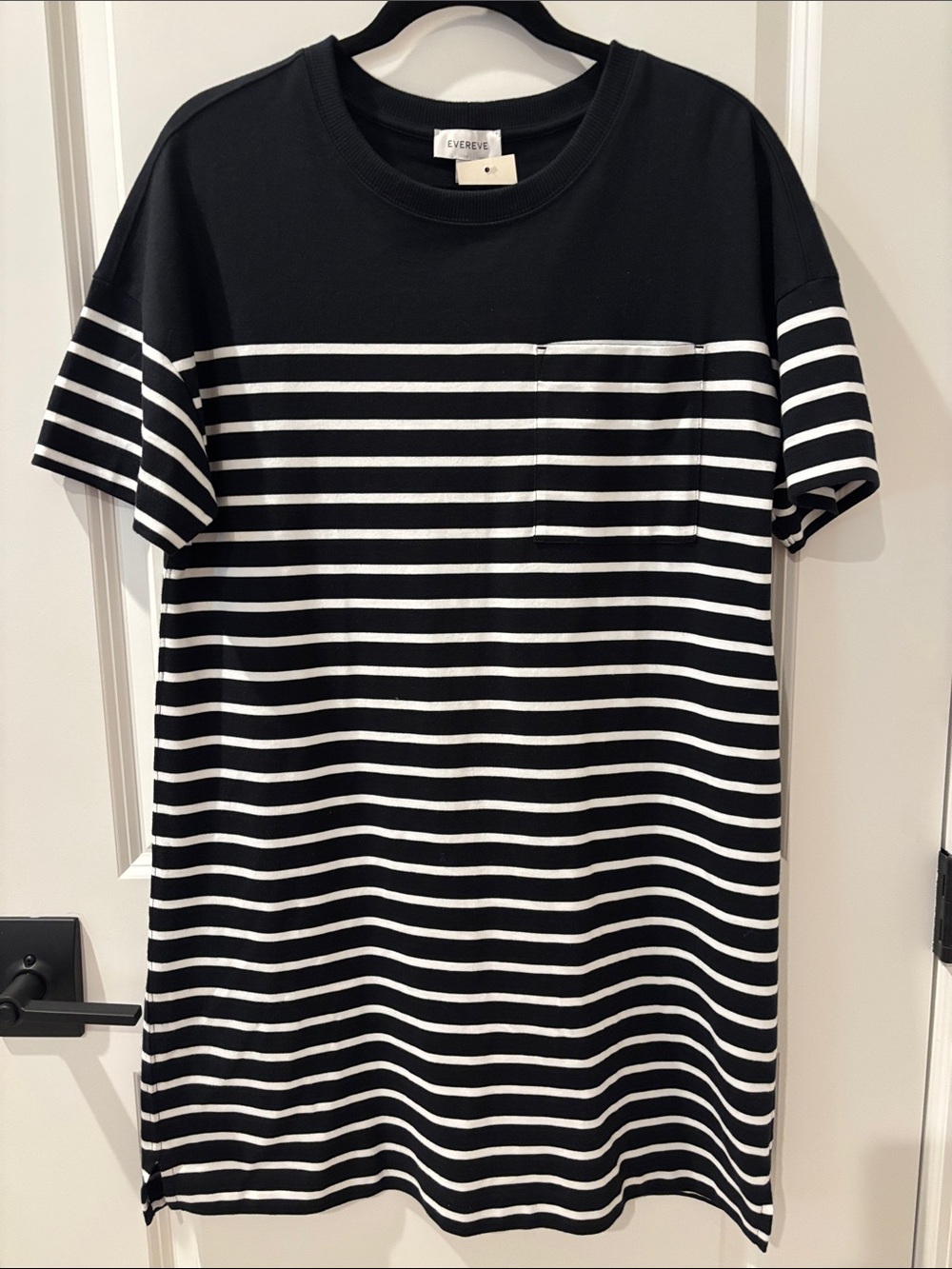 Evereve Emersyn T-Shirt Dress Black with White Stripes Women’s Size M NWT - Picture 3 of 6